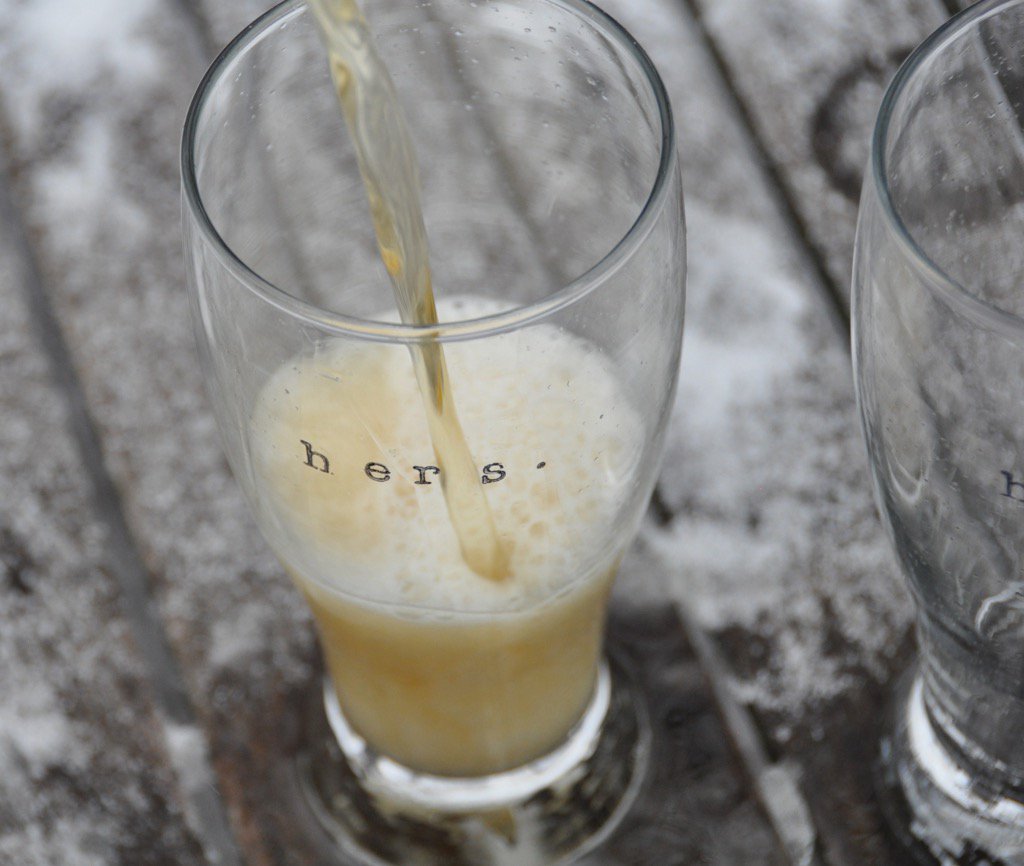 laceandtwig's tweet photo. Lace and twig personalized his and hers beer glasses...love! https://t.co/ChBAYnVOVa