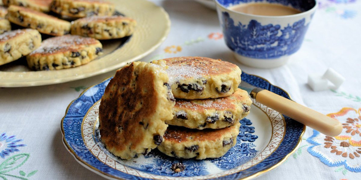 gbchefs's tweet image. Happy #StDavidsDay @KarenBurnsBooth Welsh Cakes are just the thing for afternoon tea today togbc.com/1TLbgxy
