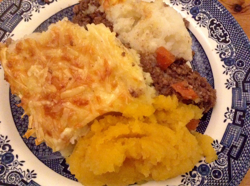 fionagraham13's tweet photo. Scottish farm assured mince, Maris Piper mash #cottagepie #mashedturnip #feedafarmer #buyBritish https://t.co/dQsdYYdB7W