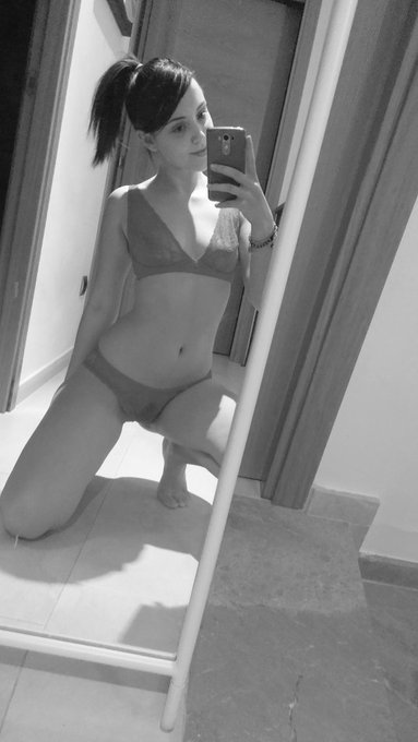 Buenas noches mu&ntilde;ecoos ❤❤ Os adoroo ❤❤😈 https://t.co/Qge1lGR4TC