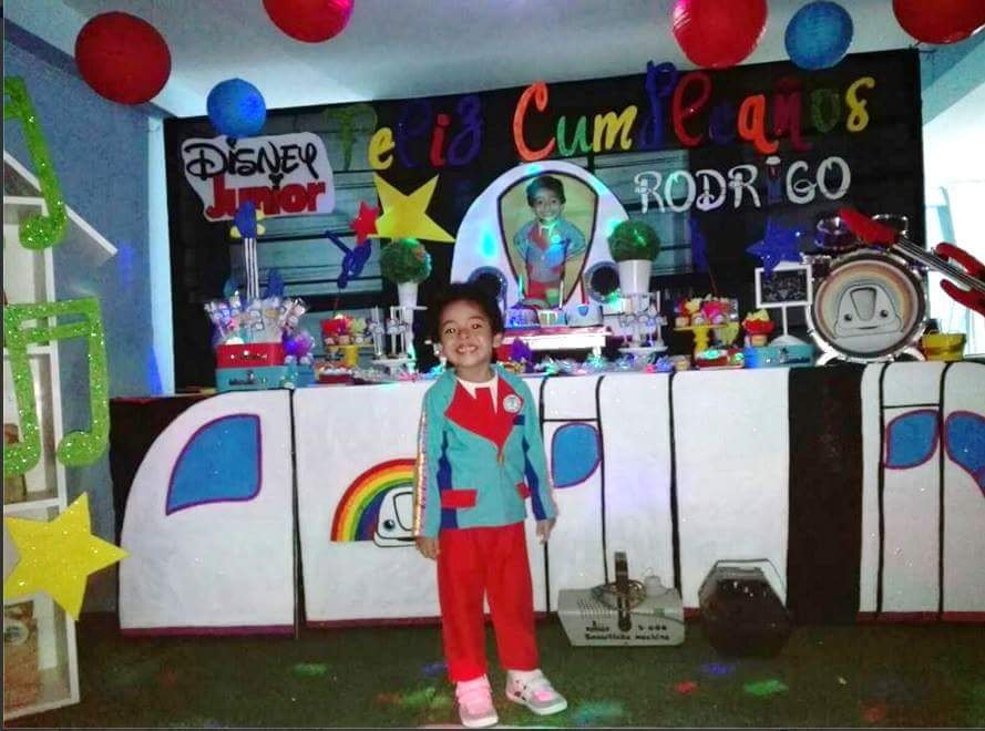 FcoJexpressPeru's tweet photo. Y nuestro amiguito #Rodrigo se convirtió en un #MiniTopa para celebrar su cumpleaños @diegotopaok @hugorodriguezok https://t.co/hIxJ3bbAAV