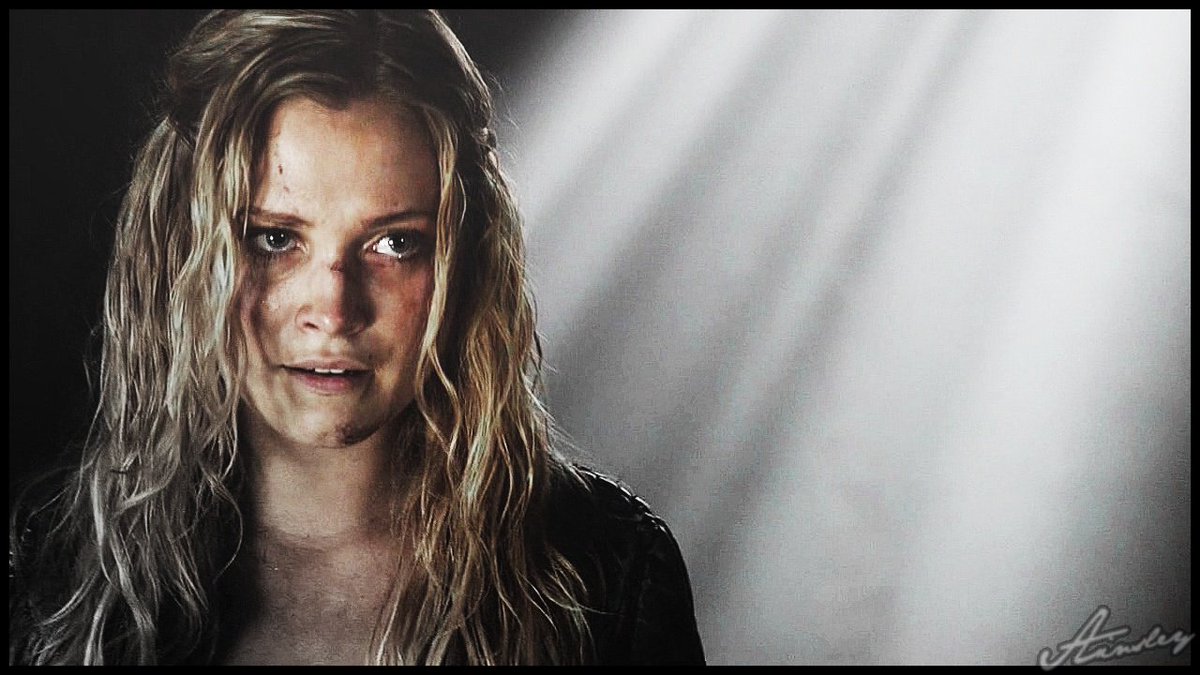 clexatrash's tweet photo. When you're editing Clexa and get distracted by this angel :') #datlightingtho https://t.co/PwoMEWm8bA
