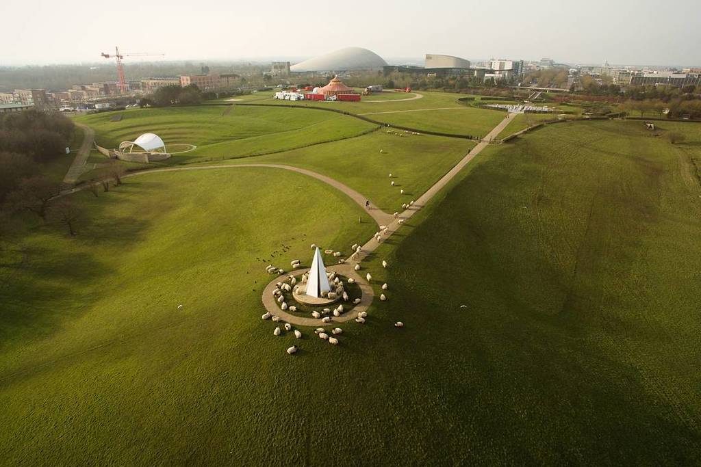 MiltonKeyn_es's tweet photo. @miltonkeyn_es by aeriosmedia The Light Pyramid

Sheep graze happily around the Light Pyramid; an art collaboration… https://t.co/ZJByD0EptG