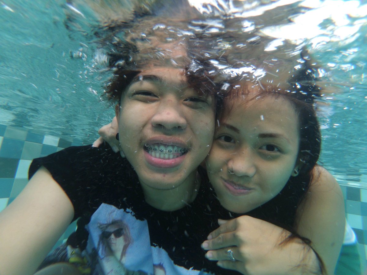 13windriany's tweet photo. Under_water.✌🏊📷😀 https://t.co/2ajYa57Wgb