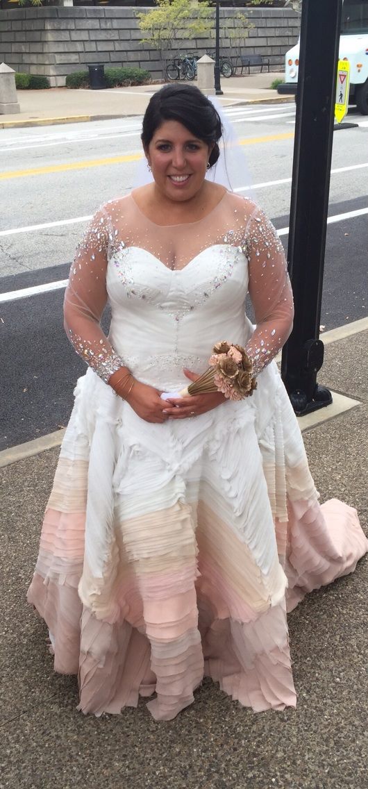 Aireeeeee's tweet photo. @usweekly I had my wedding dress made into two pieces so I can easily wear the skirt again! #stylebyUs https://t.co/21eVn2eoSZ