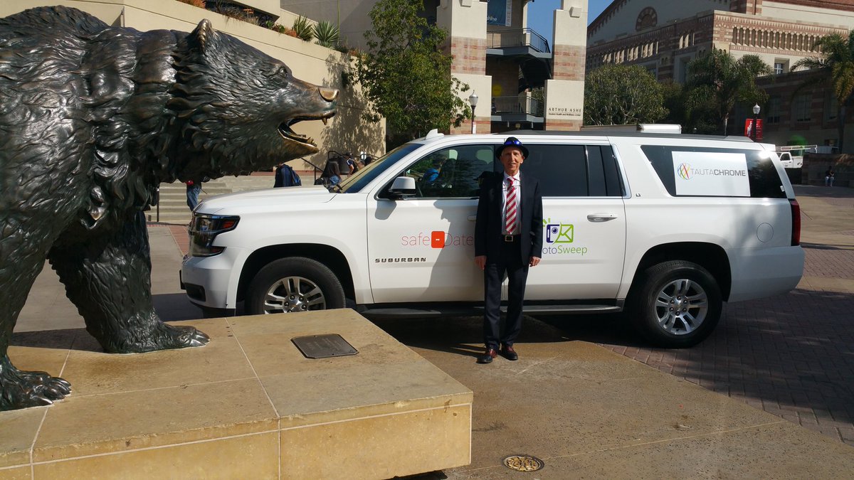 safeDateapp's tweet photo. Dr Leonard at his Alma mater UCLA. #safedateapp #signuptour https://t.co/nTLbnzMjns