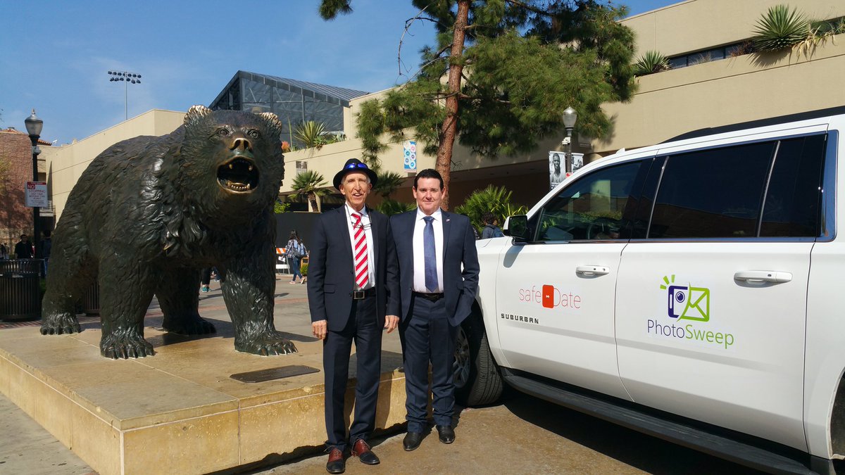 safeDateapp's tweet photo. Dr Leonard stopping by his Alma mater UCLA. #safedateapp #signuptour https://t.co/8uI7FQYdxt