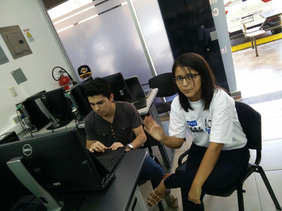 ACTLibreCR's tweet photo. Terminando la instalación de SL en Alajuela. 13 personas felices con su nuevo sistemas operativo. #preFLISoL2016 https://t.co/lJTUAyQ7ob