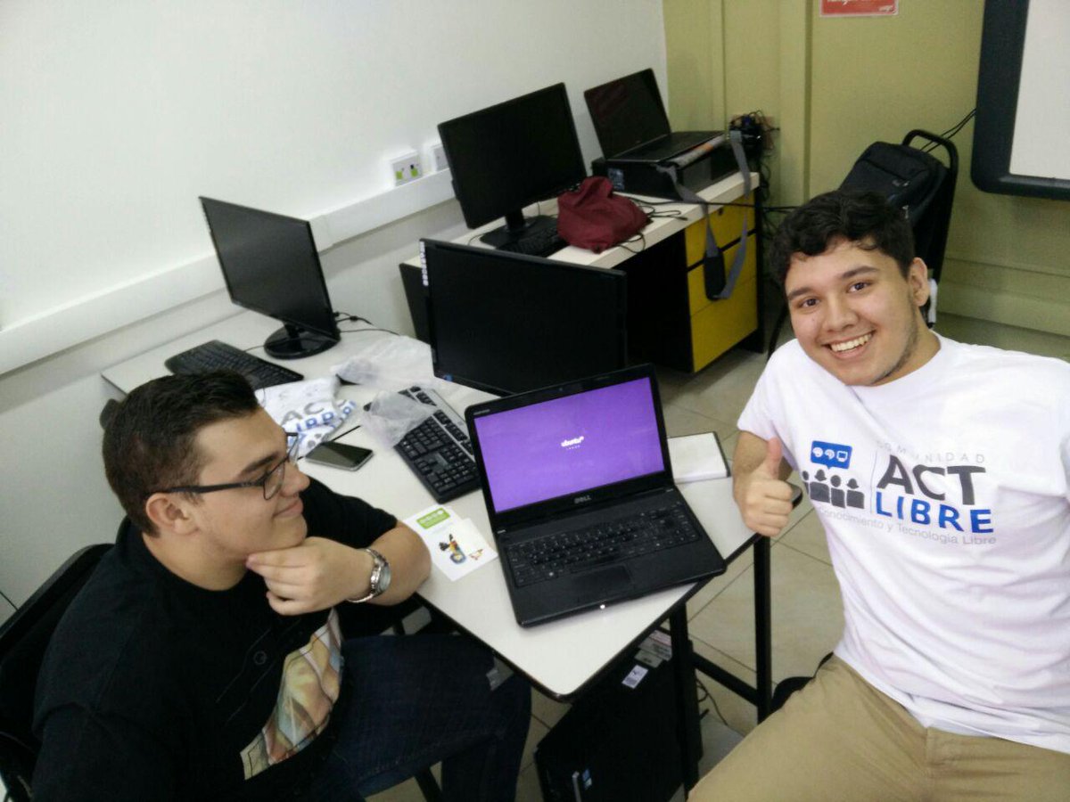 ACTLibreCR's tweet photo. Terminando la instalación de SL en Alajuela. 13 personas felices con su nuevo sistemas operativo. #preFLISoL2016 https://t.co/lJTUAyQ7ob