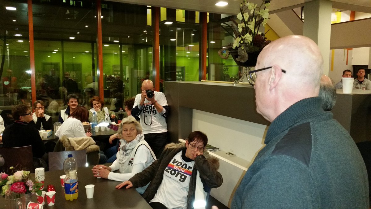 Zojuist gesommeerd om het pand te verlaten. Jaja Gaan ze het echt doen!? #iksteundethuiszorg #winterswijk