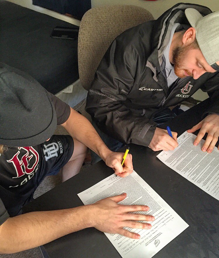 HamlineMHockey's tweet photo. Congrats to @BwandonZ and @Chadams234 on signing their first professional contracts! #laypipe https://t.co/uedxa6tuO4