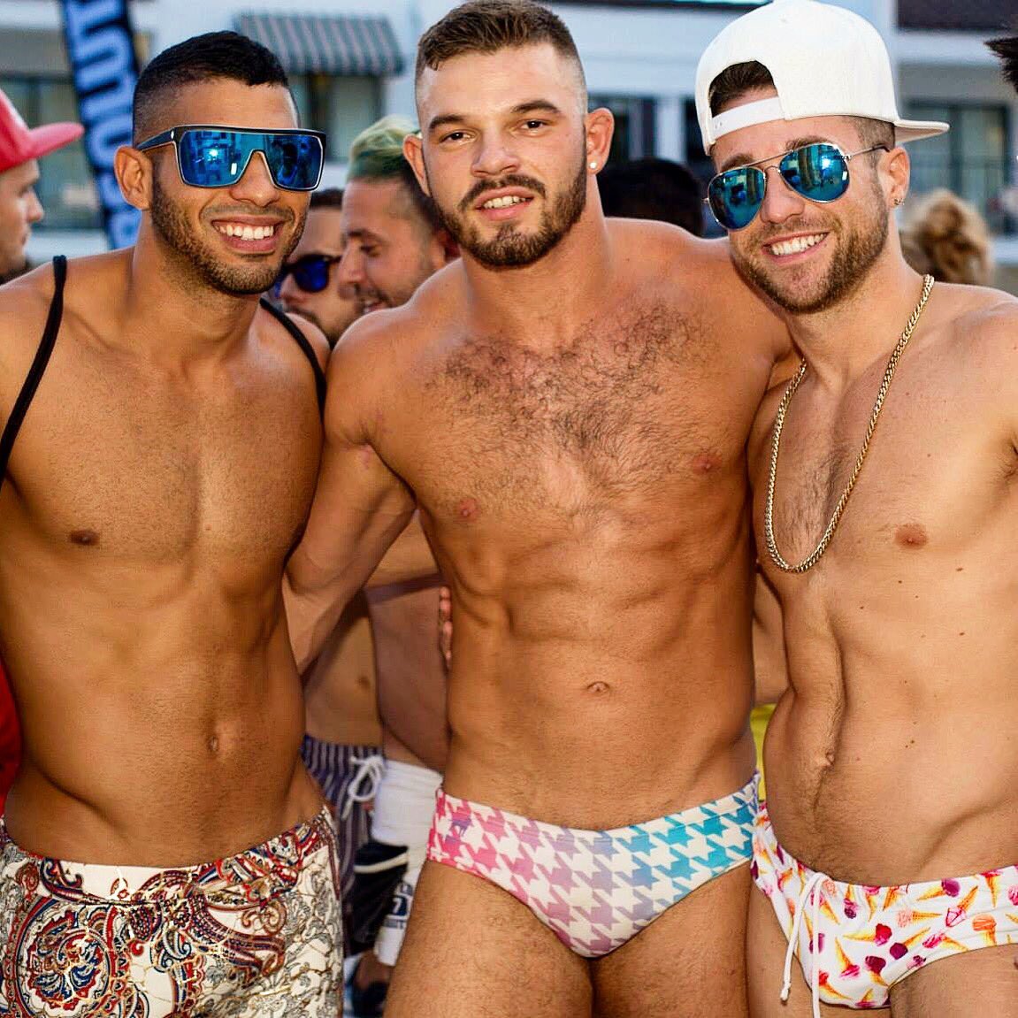 PrideFestivalNY's tweet photo. Shirtless Season is nearly here!!! 😎🌴☀️ #HereComesTheSun #MatineeVegas #MLV16 #MCM 👉 tix @ https://t.co/c7RzOBj2pr https://t.co/tYsWpBhS9s