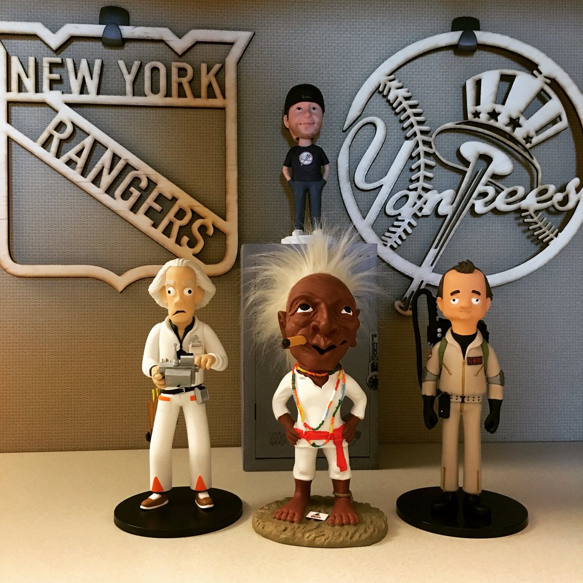 KADENRADIO's tweet photo. #deskgame gettin 💪🏻. #BTTF #Yankees #Ghostbusters #NYRangers #RANGERStown #BackToTheFuture #Bobbleheads #workflow https://t.co/WEwpBTgbrD