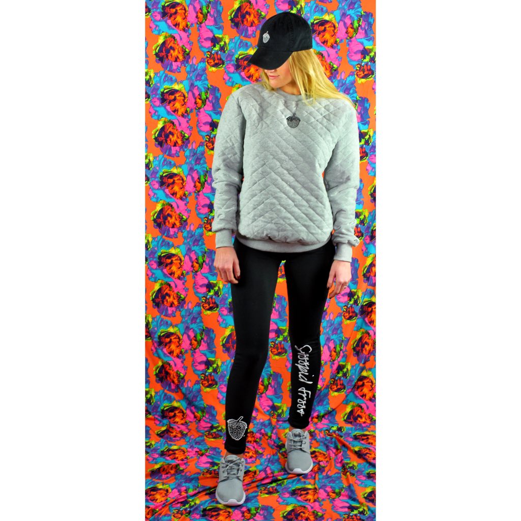StoopidFroot's tweet photo. Quilted Crewnecks Dropping tonight at 9pm EST! $34.99 at https://t.co/U240Z7H8IS! #StoopidFroot #Exclusive https://t.co/R9VIKzK2Zr
