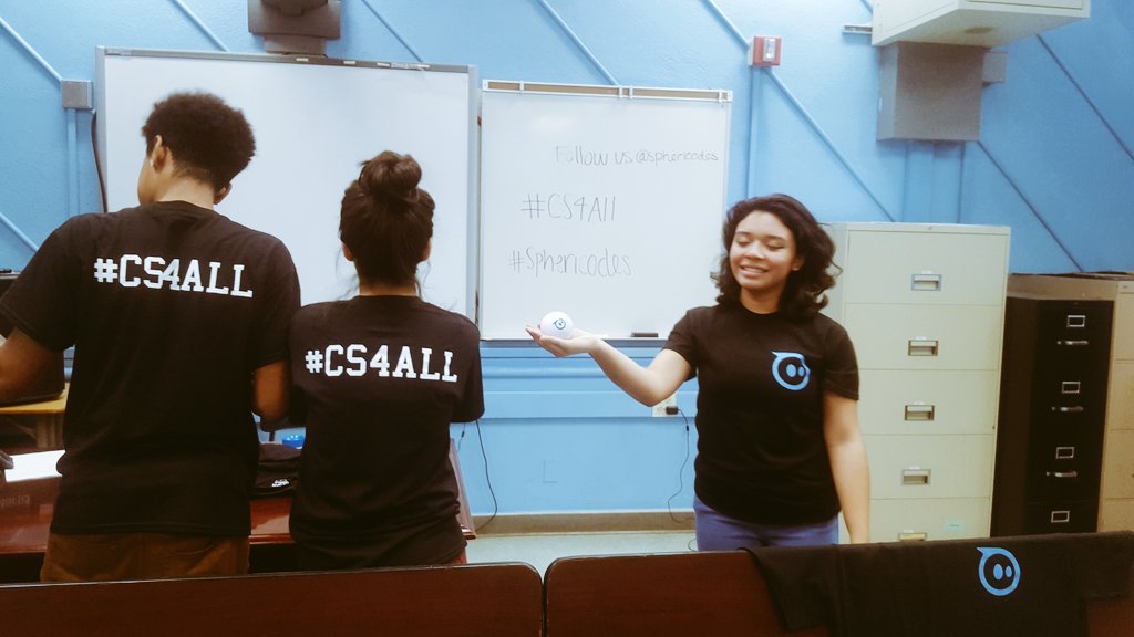 FoshayTech's tweet image. The teams are coming together to promote #CSforAll @AquaForce2016 @Sphericodes @ardu_friends @LightTheCode