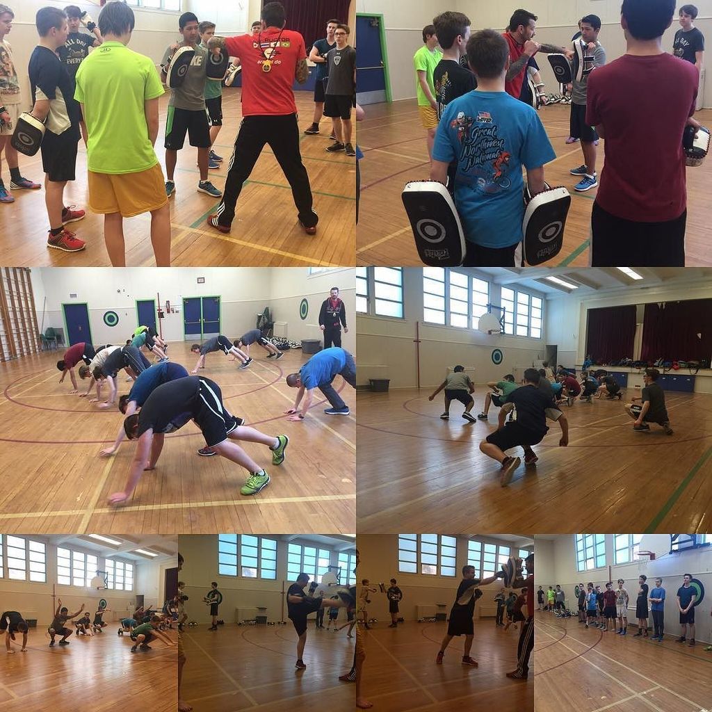 VimyAcademy's tweet photo. Muay Thai with our Vimy Sports Fit Grade 9 class!  Such a great class! #vimyproud #vimysportfit #EPSB #kf https://t.co/l4JdUWjcpH