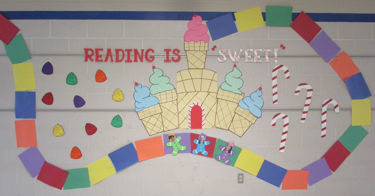 3craftyc's tweet photo. Get your head in the game for March is Reading Month @Fulton_Elem #fultonpln https://t.co/CqMWMgt4U1