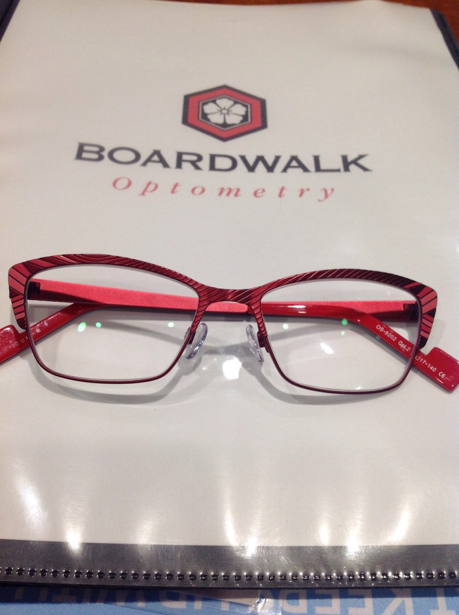 BoardwalkOptom's tweet photo. Melinda's first pair of progressives and she went with the best!! #hoyapictureperfect @HoyaCanada @helenhoyacanada https://t.co/IOTTfqEihK