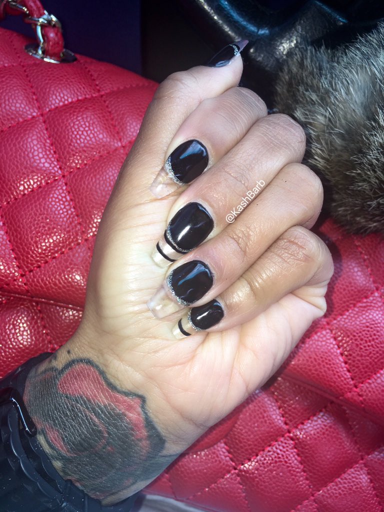 theKashBarb's tweet photo. She slays my nails #nailsbySUKI #nailcandied https://t.co/32nHEUv8w2