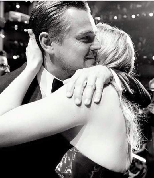 AgneseTassi's tweet photo. .. will go on and on .. ❤ #iloveyoubabies #Oscars @LeoDiCaprio @thekatewinslet https://t.co/vOv6GpbJtk