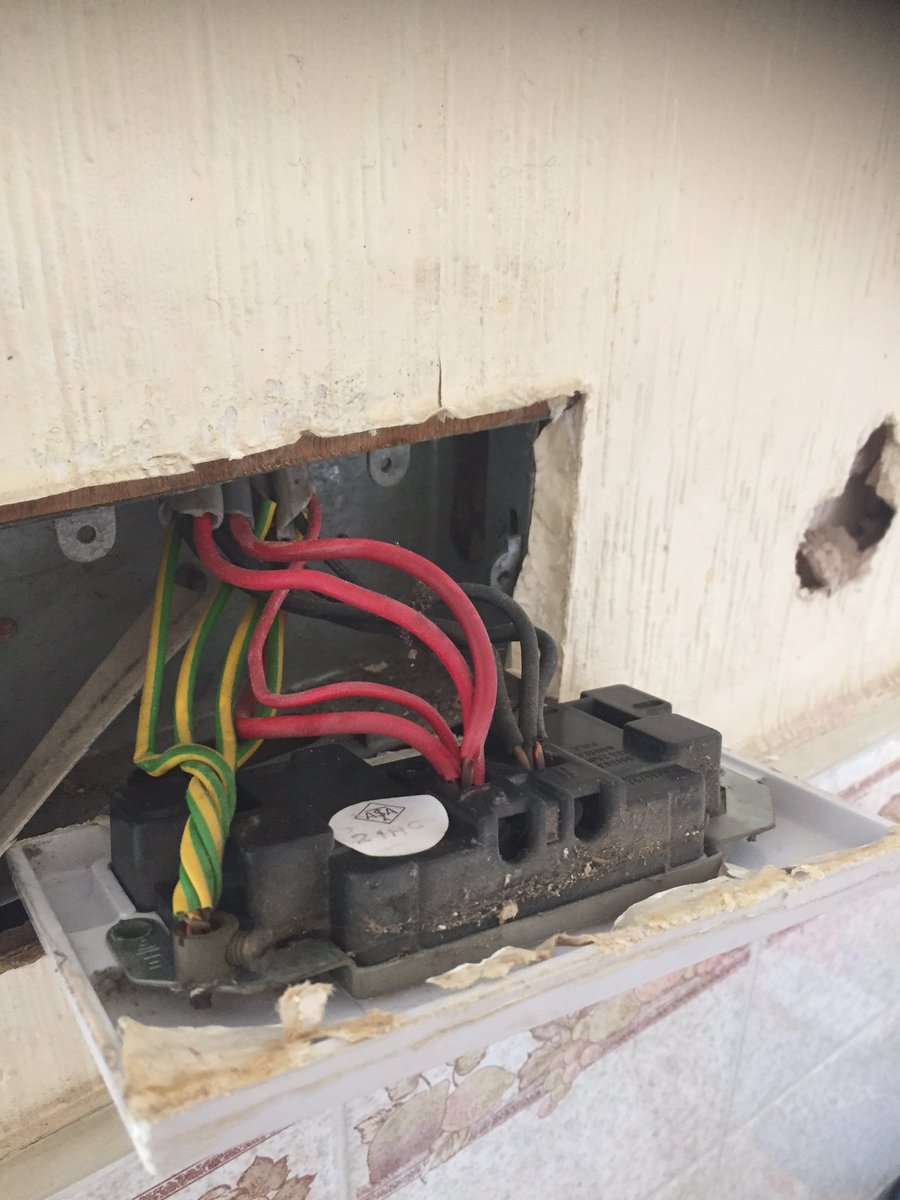 telelectrical's tweet photo. Downstairs ring main feeding boiler and 3 lighting pendants! https://t.co/qNVM1mBRPc