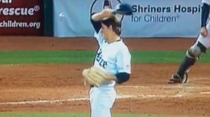 College Pitcher Attempts Sneakiest Baseball Move Ever During Game puls.ly/Q8Or6A #college