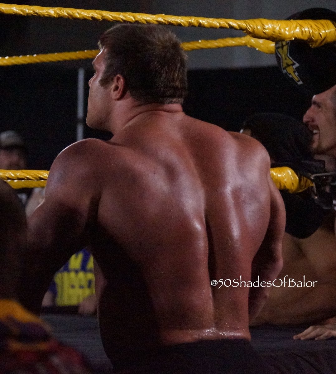 bananabelle87's tweet photo. Just appreciating how massive @bigtkingdon is #NXTLargo https://t.co/2ivwOSJVJ8