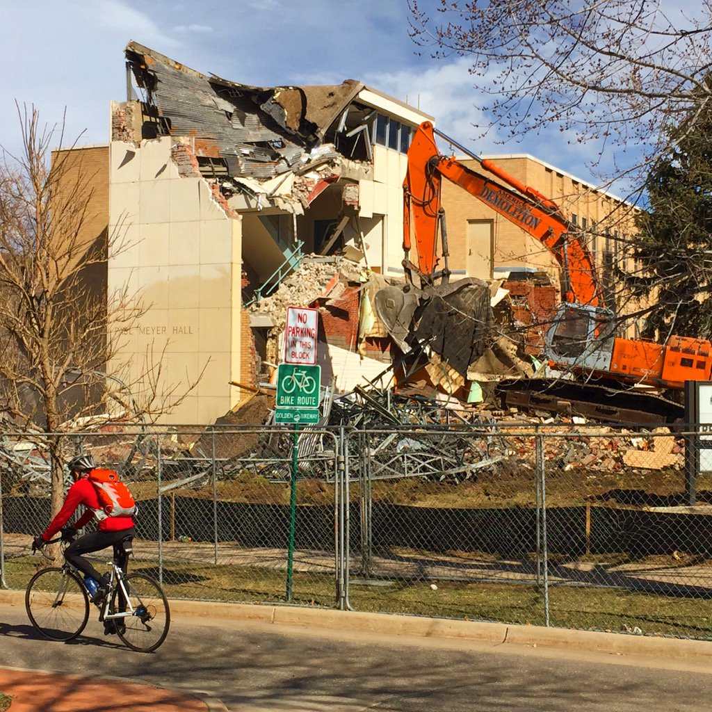 medill81's tweet image. And the walls come a tumbling down.#ColoradoSchoolofMines #MeyerHall #demolitionproject