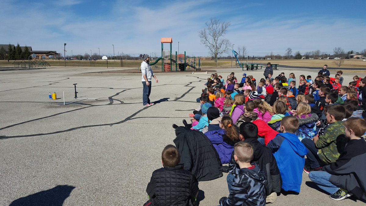 SirLearnALot's tweet image. We learned about how energy can blast 2 liters into the sky with a few pumps of air. #SCIENCE!!!