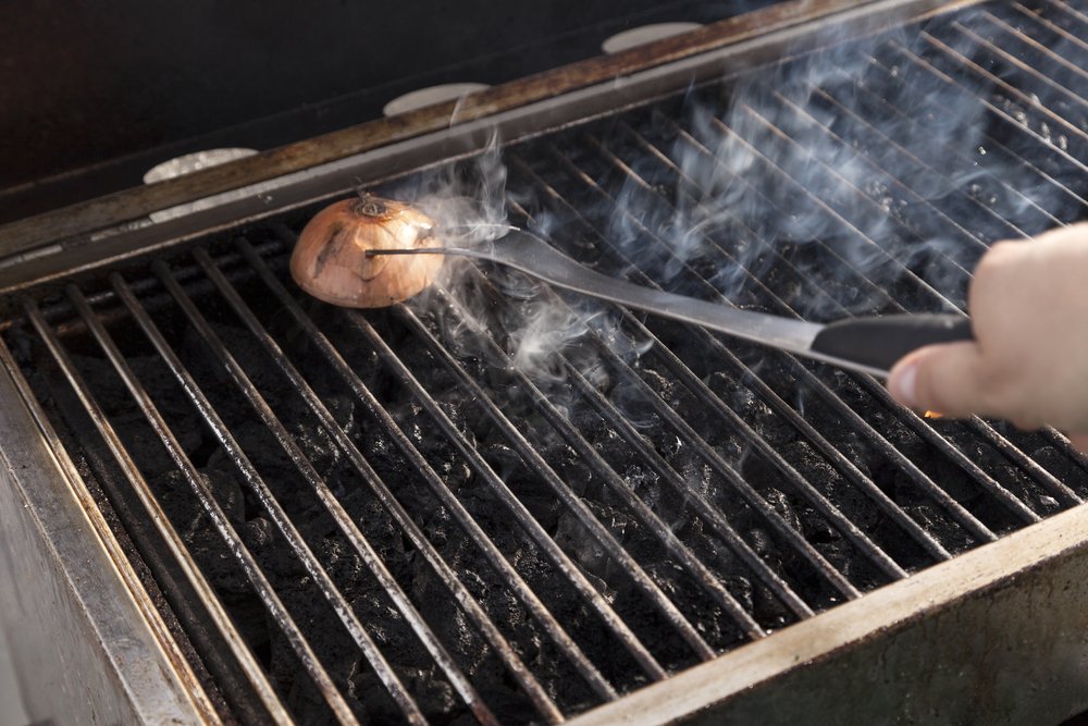 Deadwood_BBQ's tweet photo. #Grilling Tips: For Non-stick grilling, rub an onion on the heated grill first. And clean up will be a breeze! https://t.co/sjCb9ywRRW