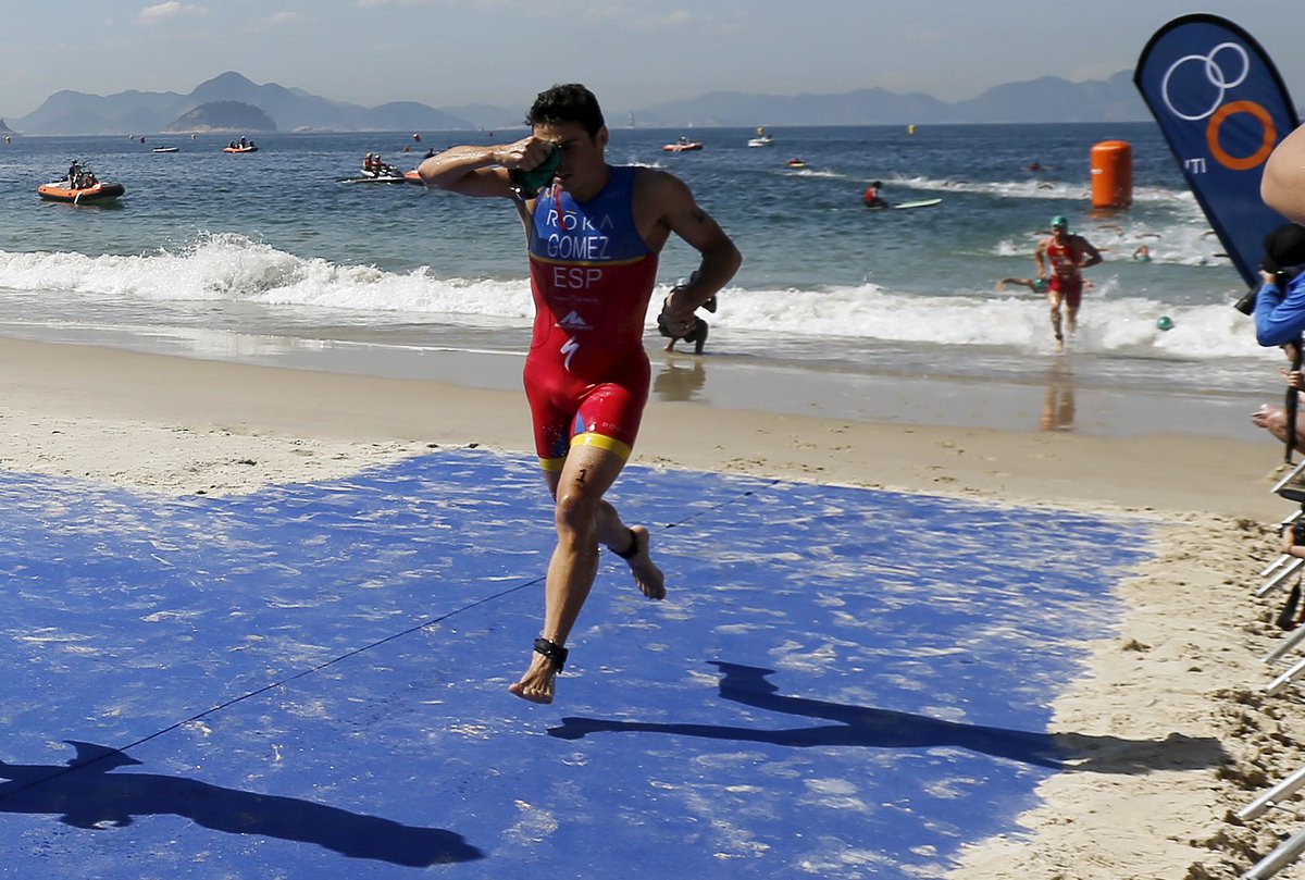 #WTSAbuDhabi | <a href="/Jgomeznoya/">Javi Gomez Noya</a> aplaza su debut este año con la mente puesta en #Rio2016 masdeporte.as.com/masdeporte/201…