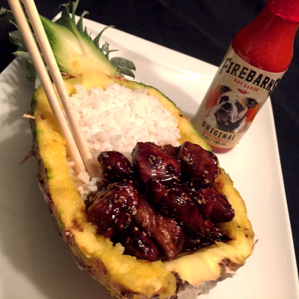 #teriyaki #chicken in a #pineapple #bowl 🔥🍍😍 #spicy #food #foodporn #hotsauce #firebarns