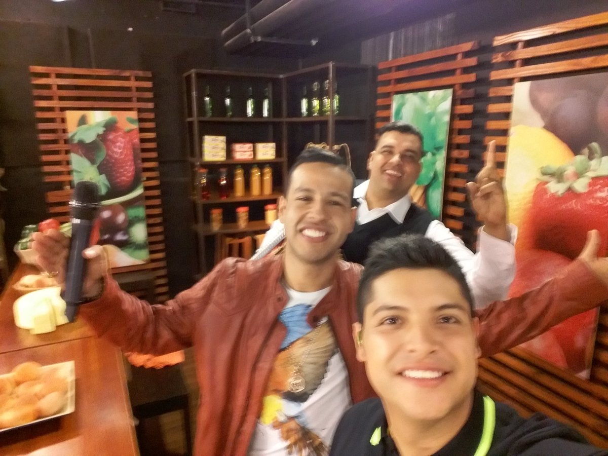 MRJulianTV's tweet photo. EL GRAN @martineliasdiaz y @rolando_8A  hoy en @latdmb #IMPARABLES #MIEX 👏👏👏👏👏👏 éxitos y bendiciones muchachos https://t.co/sSba5Y0ed5