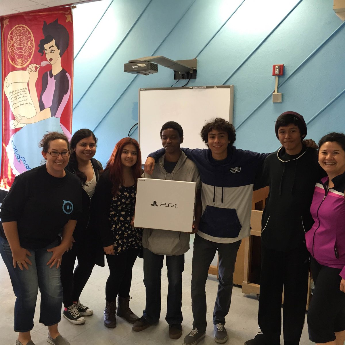 FoshayVGA's tweet photo. Thanks to Ms.Lilliana for coming to #CS4all and for such a generous donation to our VGA group
@mongeliliana @WeSabio https://t.co/6sO6TDpEuT