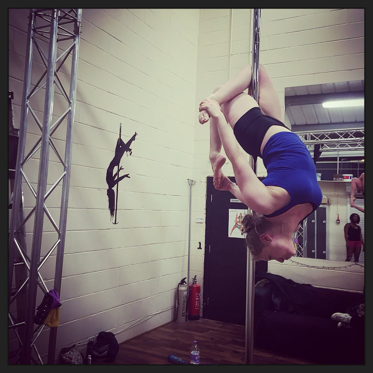 #pole #polefitness #poleuk #polemove #invert #strong