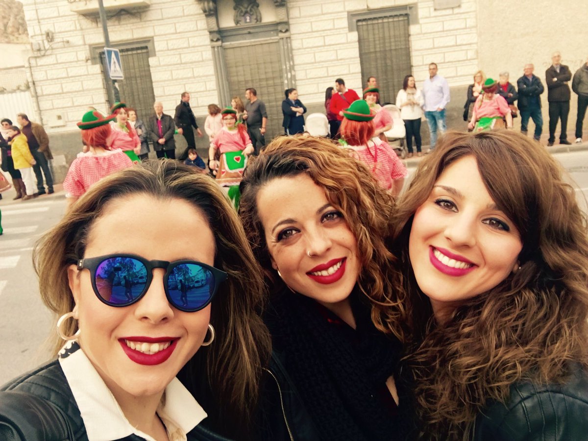 AnaiD_MM's tweet photo. Por los buenos momentos que te presenta la vida... @Maria18nj @LucyaAto https://t.co/H7ljBgNRlJ