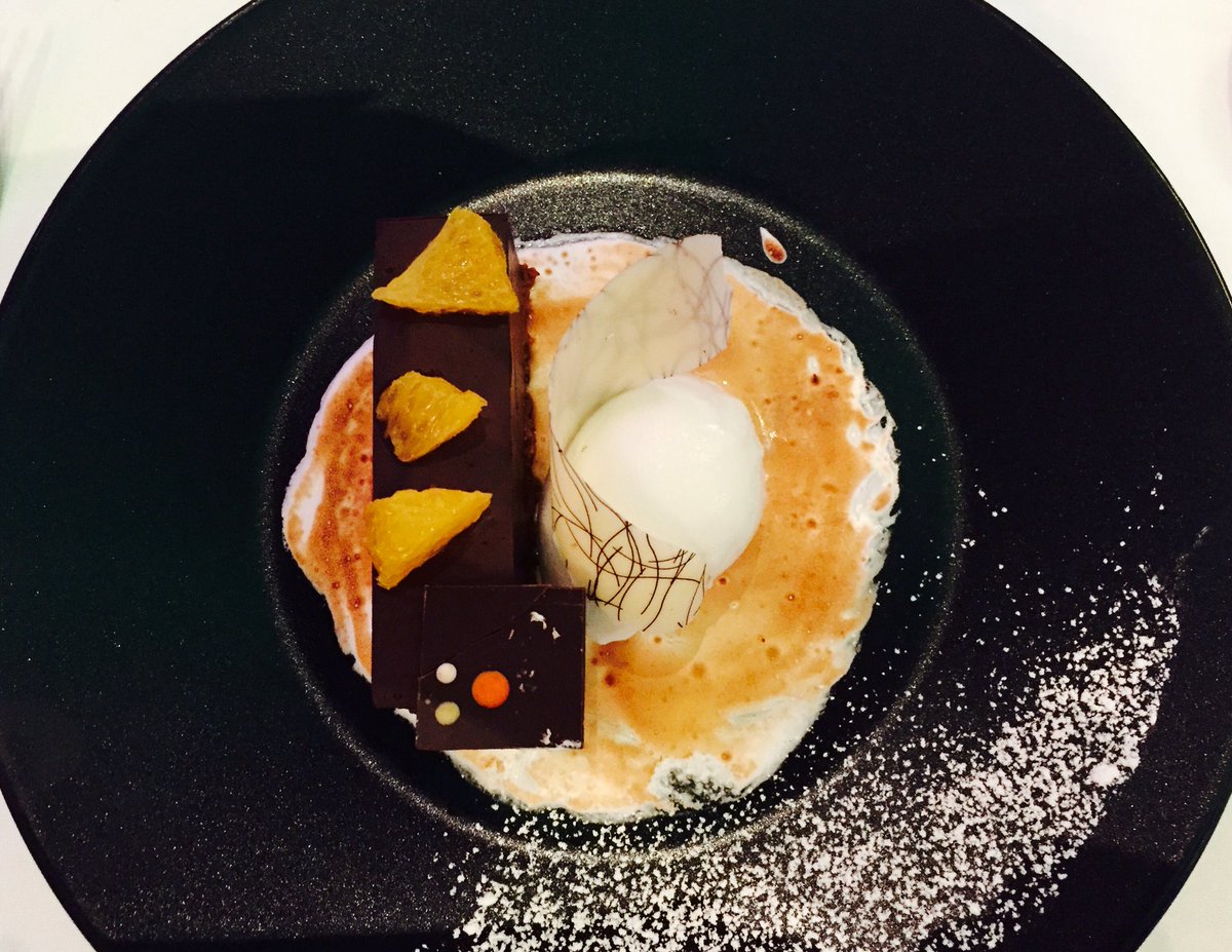 COhAnnrachain's tweet photo. Excellent meal @TheBrehon Guerrilla Gourmet Club @IHFcomms @r_burbach #ihf2016 https://t.co/CMikqo8EyJ