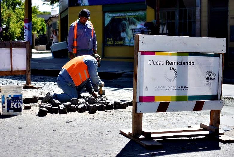 infoblancosobre's tweet photo. ONG denuncia el levantamiento de adoquines violando el Patrimonio Arquitectónico https://t.co/5Xy2EG58zD #LaPlata https://t.co/SUgVGOR8wO