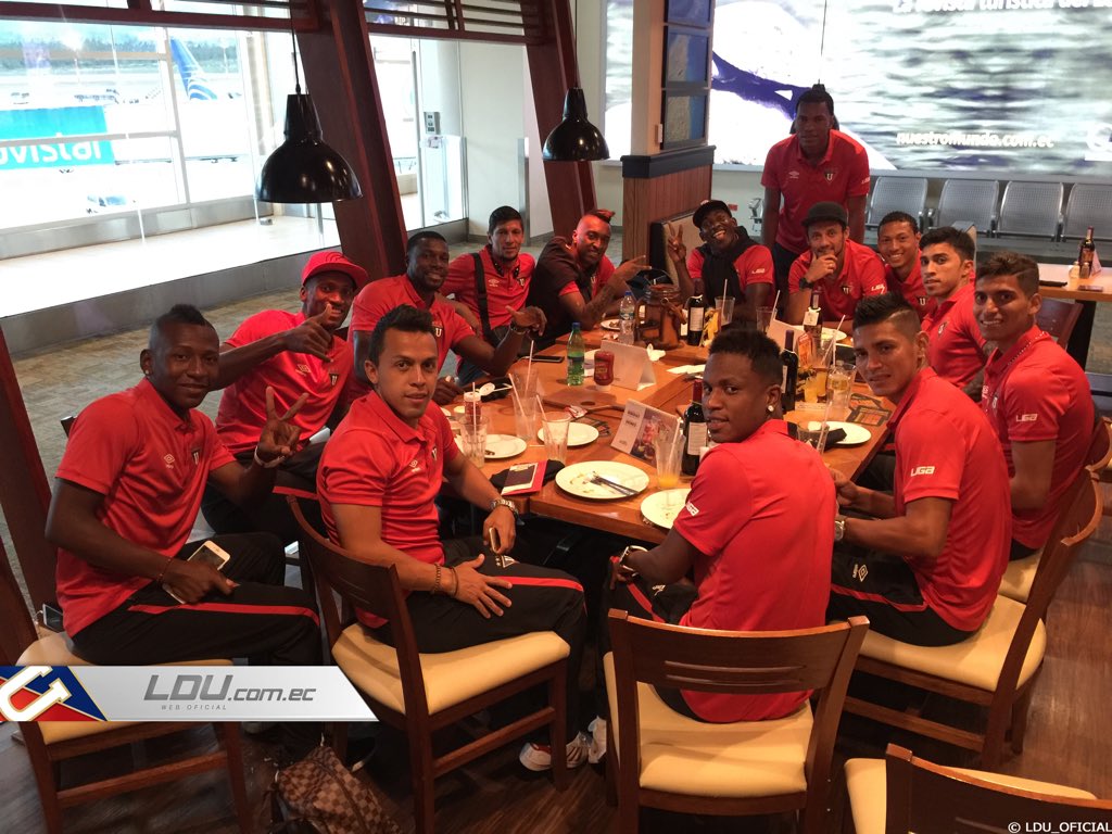 LDU_Oficial's tweet photo. ¡Listo! Iniciamos el viaje hacia Brasil, vamos en busca de un buen resultado. 

#VamosLIGA 
#GREvsLDU https://t.co/RIwblCfyOy