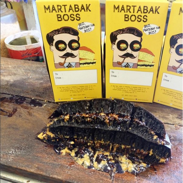 Lagi musim hujan dan dingin2 enaknya nyoba Martabak Coklat Lava Boss nih yang anget2. yuk di serbu. #eat #food