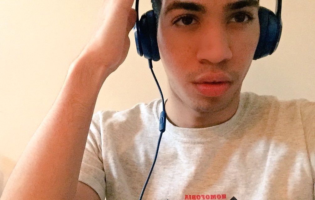 SoFamousMonster's tweet photo. Nothing but The Music 😚🎶🎧🎼 #BeatsSolo2 https://t.co/9kF1VnqoV3