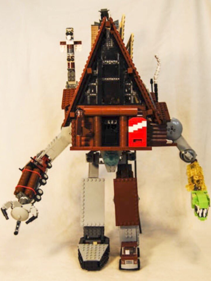 _AlexHirsch's tweet photo. Dipper would LOVE this amazing Lego Shack-Tron by @BrickZfrom9to5!  (Soos would choke on the pieces) https://t.co/tpfgSHnyr7
