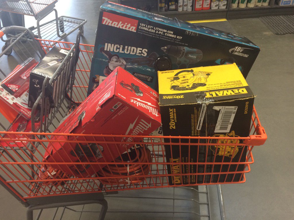 1846APsFinest's tweet photo. Yuri in D25 provided great customer service and got an 1100 dollar recovery great job https://t.co/d5W5Ygyikp