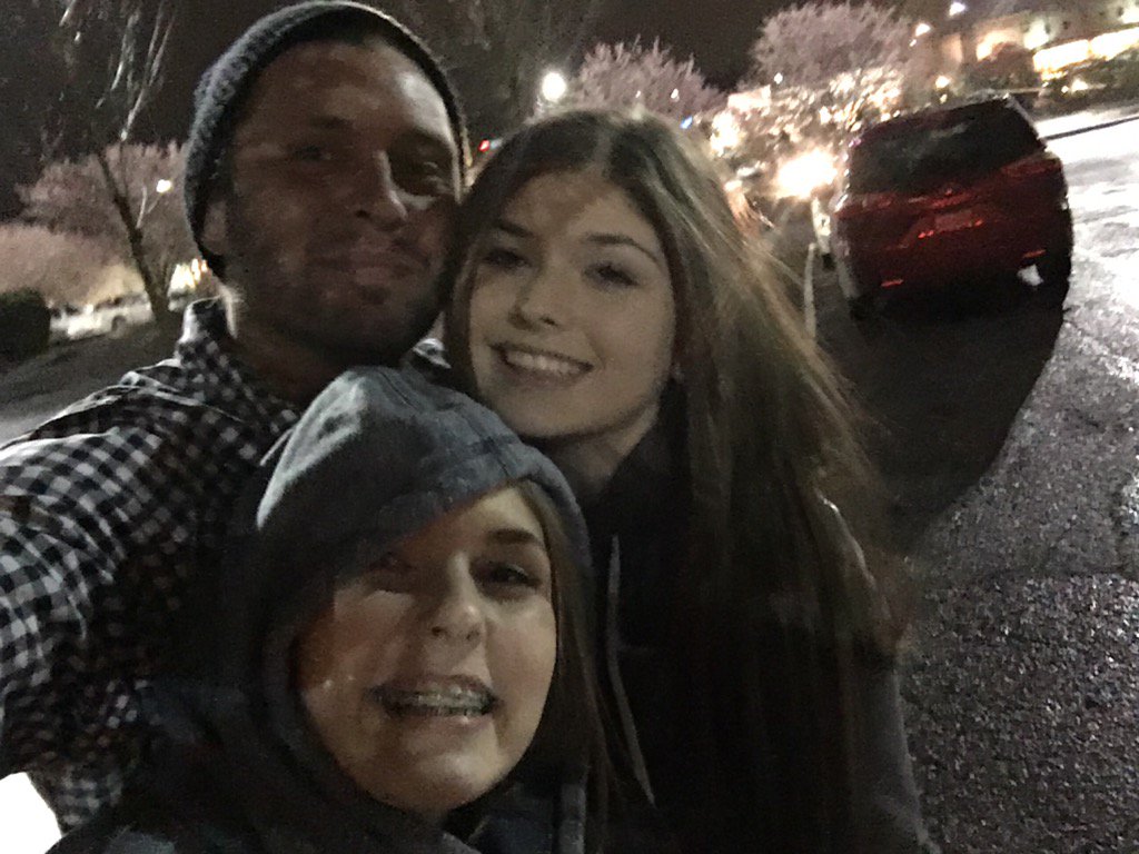 bryaninptl's tweet photo. Best dinner in a very long time 😊😊 @KaileighSeidel @aliyahseidel https://t.co/PgdL0lRPsS