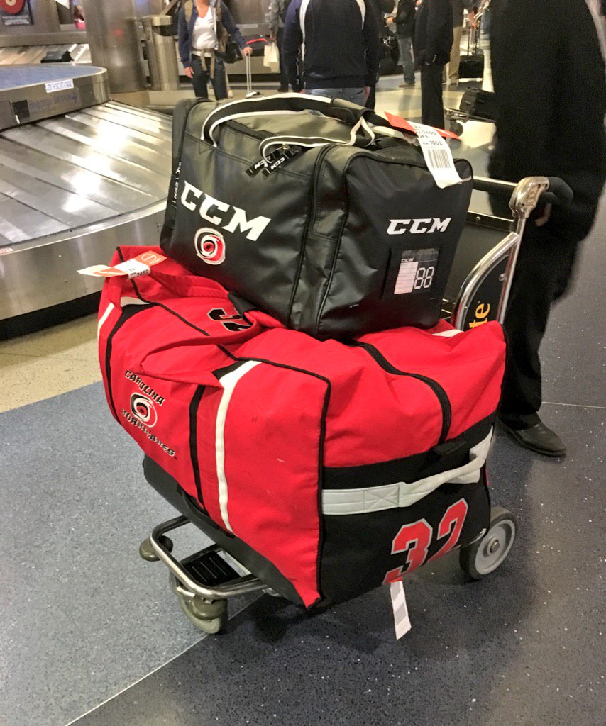 LAKings's tweet photo. Carolina >>> Los Angeles
Welcome, Kris Versteeg! https://t.co/MIgV7N3cP5