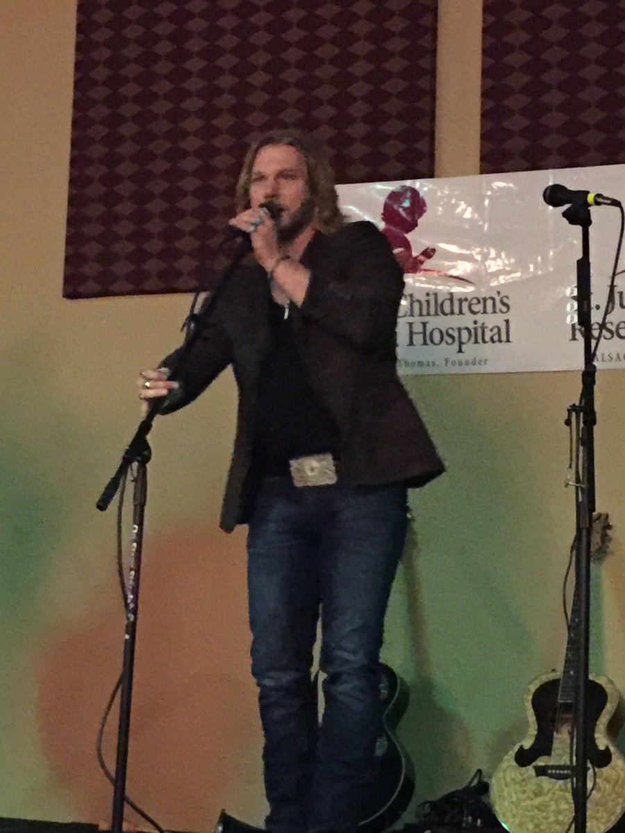 1syn's tweet photo. @CWBYall  #stjudehopeconcert Blytheville arkansas https://t.co/fvd5WzkkEA