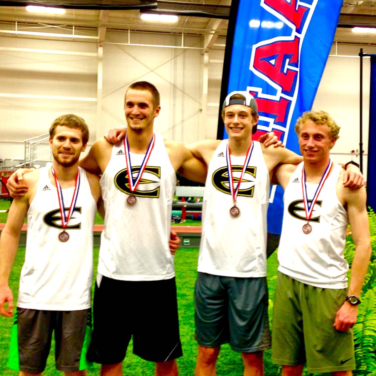 CoachBosley_'s tweet image. What a great weekend. All conference with the DMR team and a 4th place finish in the mile with a 4:17 😈🏃🏻 #ESUTF