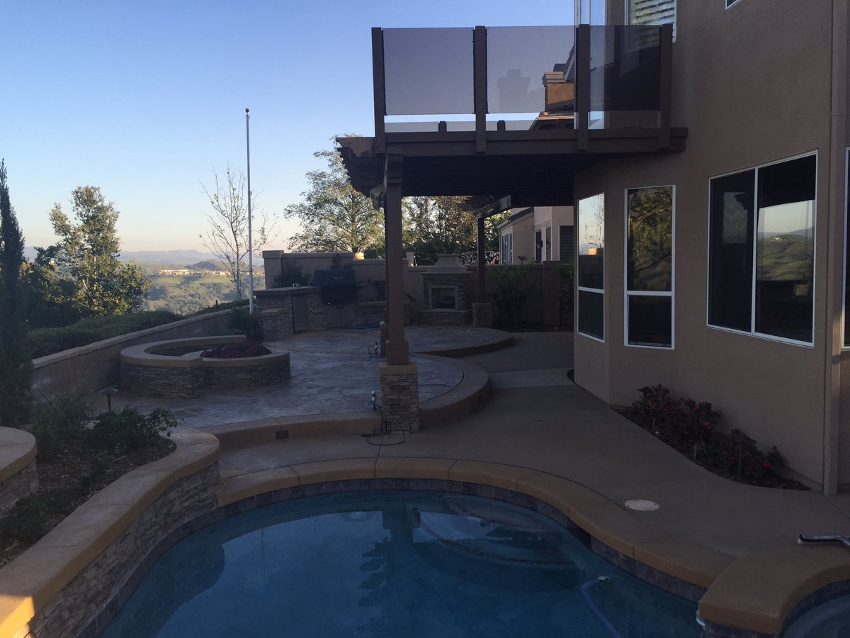 Brian_REDFIN's tweet photo. Pool/Spa, fire pit, outdoor BBQ area, outdoor fireplace and a few grape vines round out this recently closed escrow https://t.co/S0VhFaUaFR
