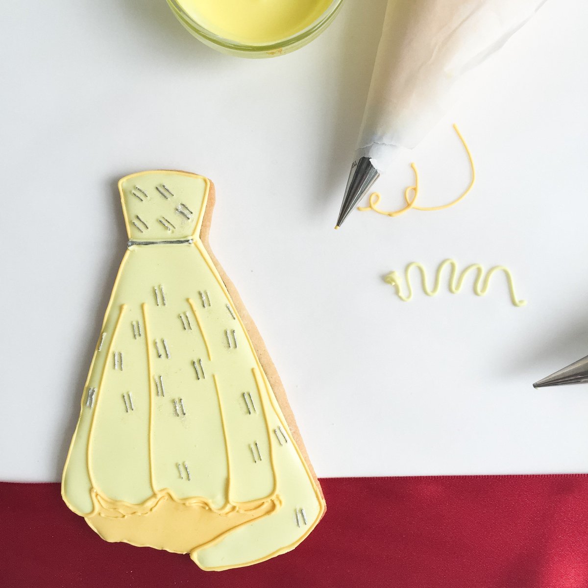 ReynoldsBrands's tweet image. Hot off the red carpet &amp;amp; your Reynolds Parchment Paper @bakedideas #bestdressed on.fb.me/1TiKdKo