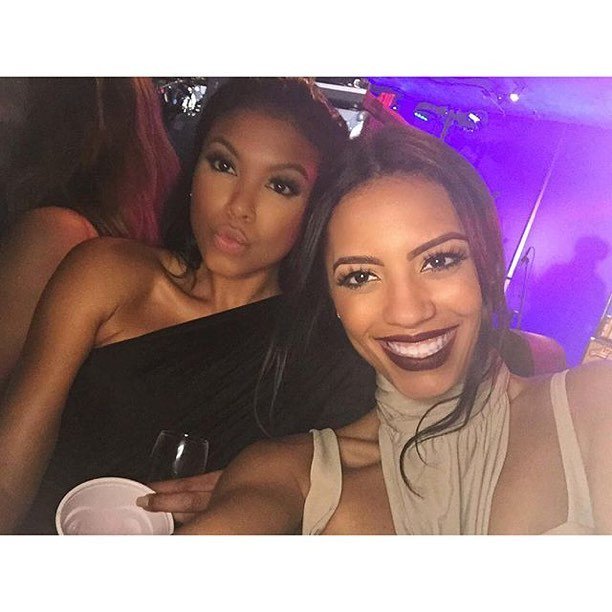 tytryone's tweet photo. Gorgeous gals and Ty-Lite selfies 😍❤️💡✨🍾 #OscarSalute #LITbyTYLITE #TyLite #TyLiteTakeOver… https://t.co/iuwMWIIw4r https://t.co/aOufn5s8XN